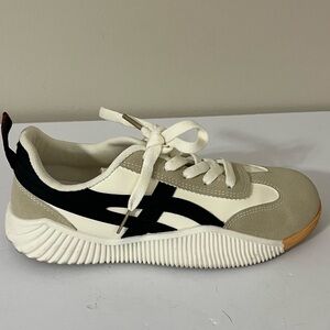 DF Cloudea Womens size 40 sneakers